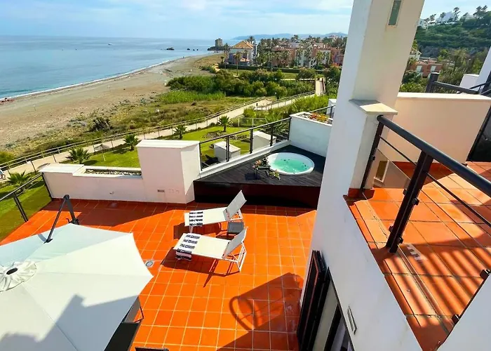 아파트 Exclusive Luxury Frontline Penthouse Del Mar - Estepona 카사레스