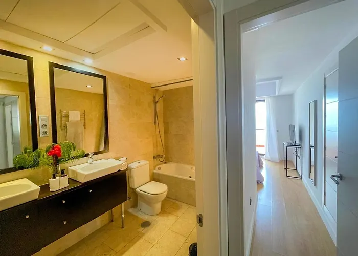 Exclusive Luxury Frontline Penthouse Del Mar - Estepona 아파트