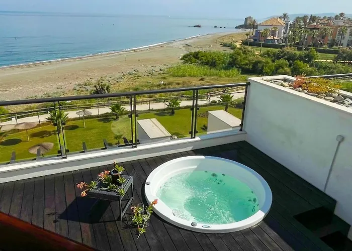Exclusive Luxury Frontline Penthouse Del Mar - Estepona 아파트